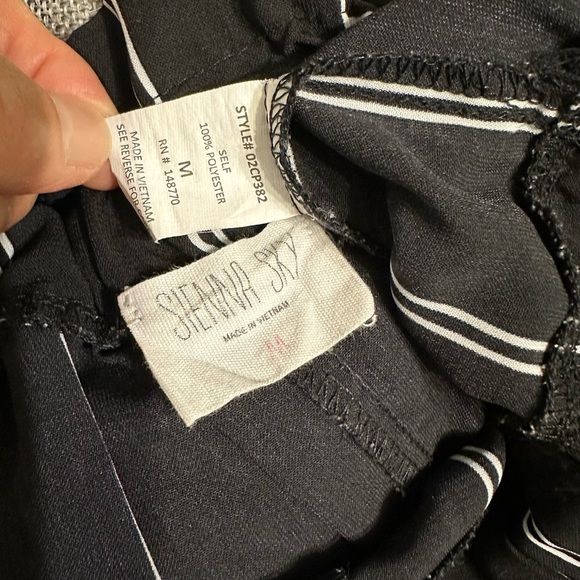 🛍️ Sienna Sky extra wide leg straps pants. - Picture 6 of 8